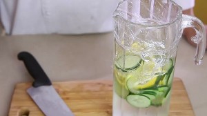 550px-Make-Cucumber-Water-Step-7-preview